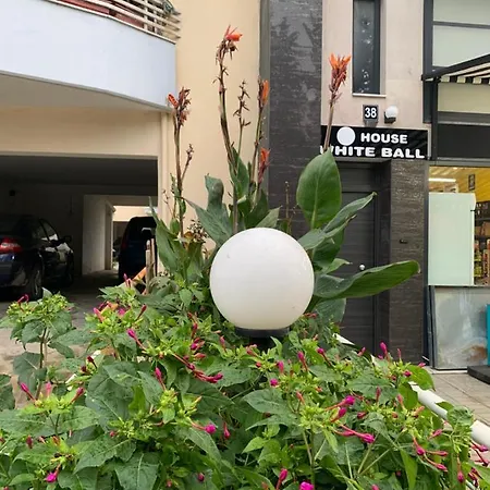 Holiday home House White Ball